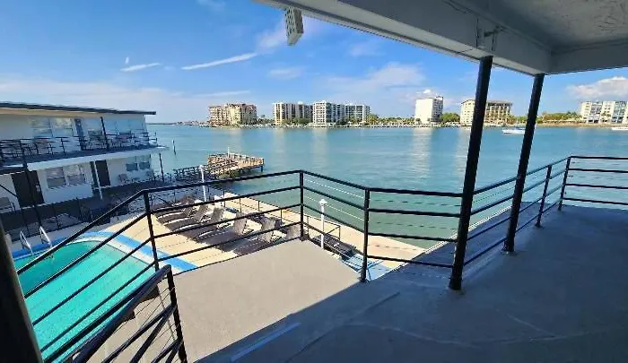 Apartment By The Clearwater Beach